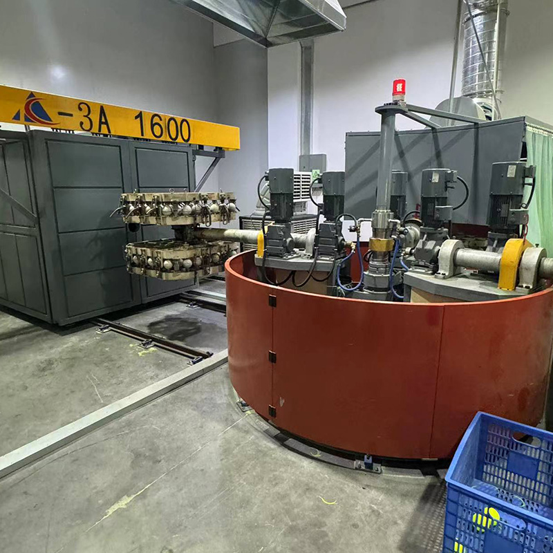 匹克球轉塔式滾塑機